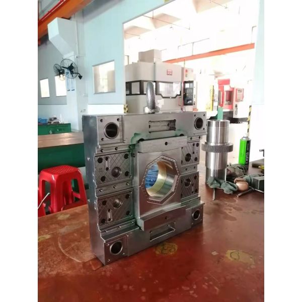 DME Standard Automotive PMMA Plastic Injection Mould For Rear Light