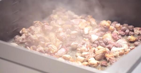 gás da capacidade 80L que inclina o equipamento de cozimento na braza 800*900*940mm da cozinha do restaurante da bandeja