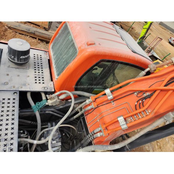 Excavateur DOOSAN DX360 de seconde main avec peinture originale et en bon état