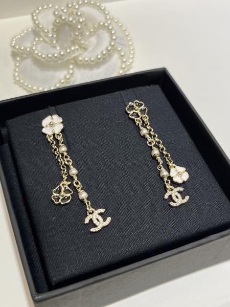 2025P Black White Enamel Mini Clover Camellia Diamond C Pendant Earrings
