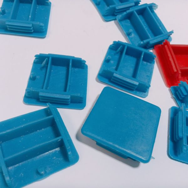 Пластиковый отливая в форму конец профиля затыкает квадратный трубопровод покрывает толщину 3mm для стальной трубки