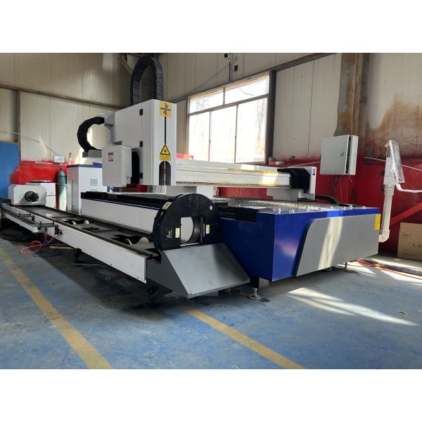 Cutting Tube Metal Materials 5KW 3015 Auto Focus Laser Cutting Machine with 1500mmX3000mm Working Area Dst Supported