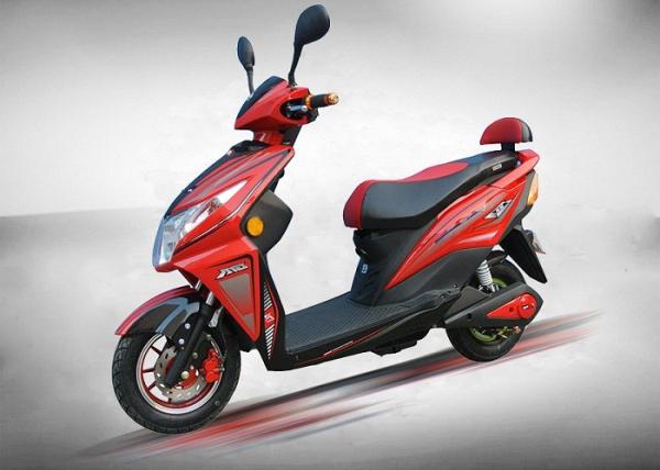 Red Plastic Body Electric Two Wheeler Scooter Alloy Wheel Front Disc Rear Drum