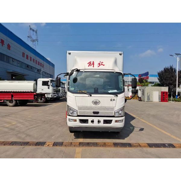 Véhicules antidéflagrants pour liquides inflammables rectangulaires 4 * 2 neufs ou d'occasion du groupe China National Heavy Duty Truck Group à vendre