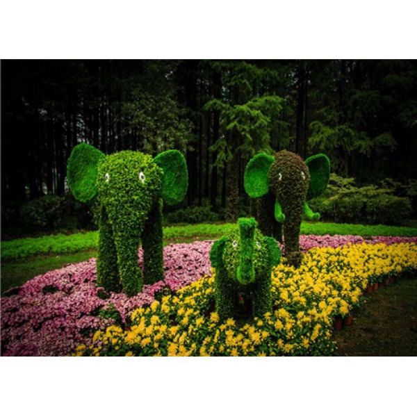 Creatively Artificial Green Plants , Living Plant Sculptures For Theme Park
