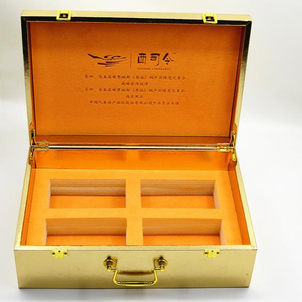 Hinged Wood Luxury Gift Boxes 300g Golden Handle Packaging For Health Care