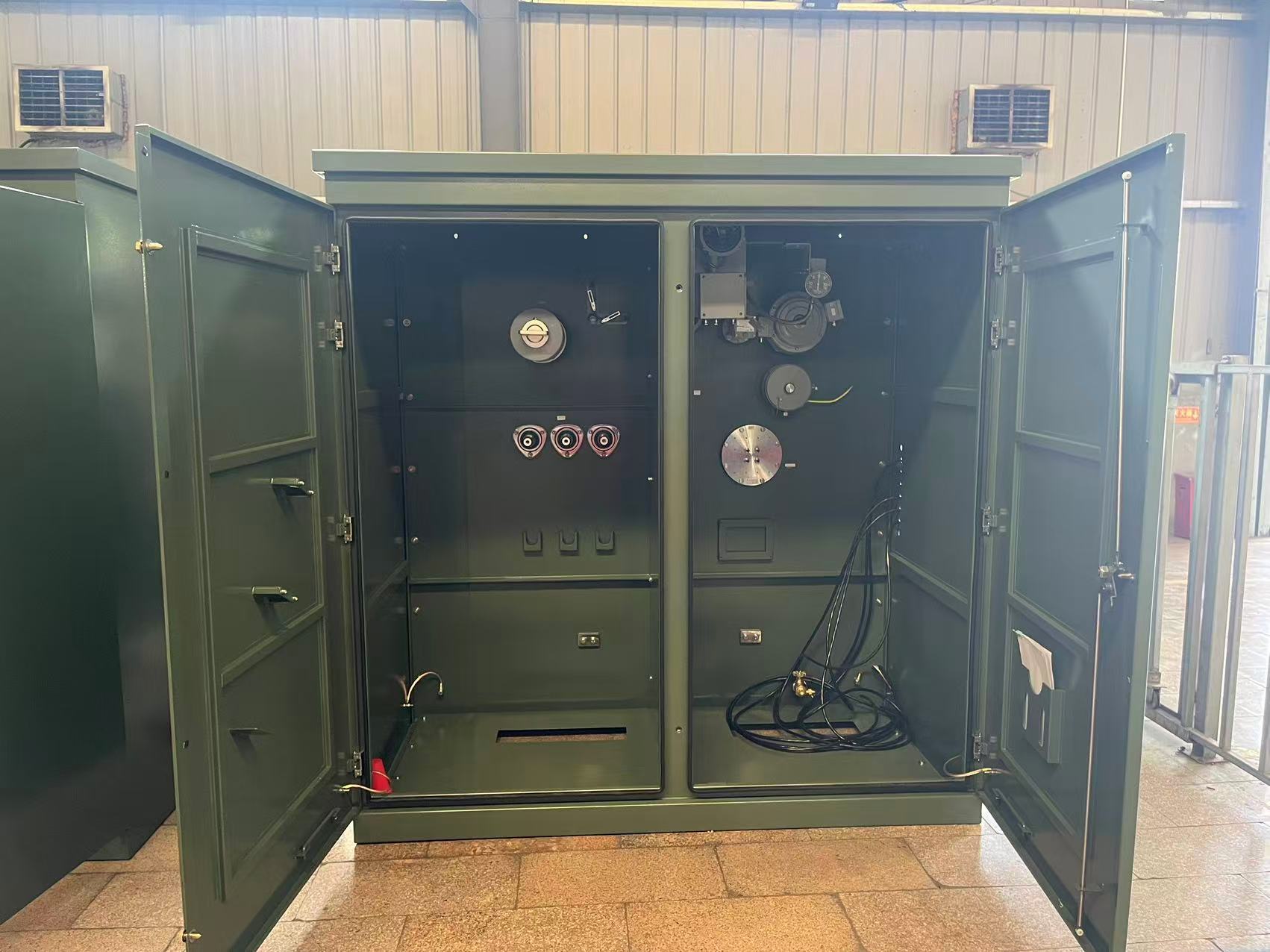 1MVA 34.5kV Pad-Mounted Zig-Zag Grounding Transformer NEMA 4X 316 Stainless Steel Enclosure CSA Standards