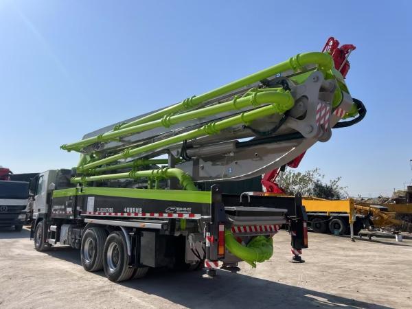 ZLJ5330THBB 2013 Zoomlion 47m Boom Pump Truck pour le chantier de construction de béton à chaud semi-séché
