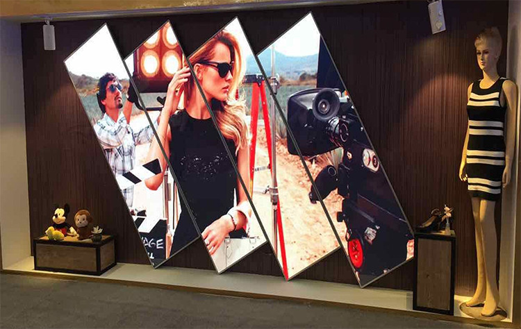 пол 1200nits SMD2121 P2.5 стоя плакат приведенный с колесами