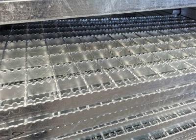 AS1657 Standard Anti Skid Steel Stair Treads Grating 100mm For Parking Lot