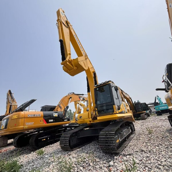 Quality Assurance 20 Ton Used Komatsu PC200 Hydraulic Excavator Low Price Earth-moving Construction Tasks Used Excavator for Sale