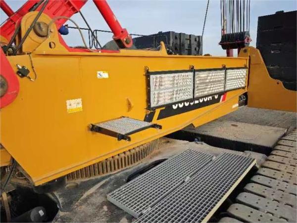 Grue sur chenilles SANY SCC3200A-8 d'occasion de 2023 avec une flèche de 62 mètres, un contrepoids de 170 tonnes, 411 heures de fonctionnement et en excellent état de marche.
