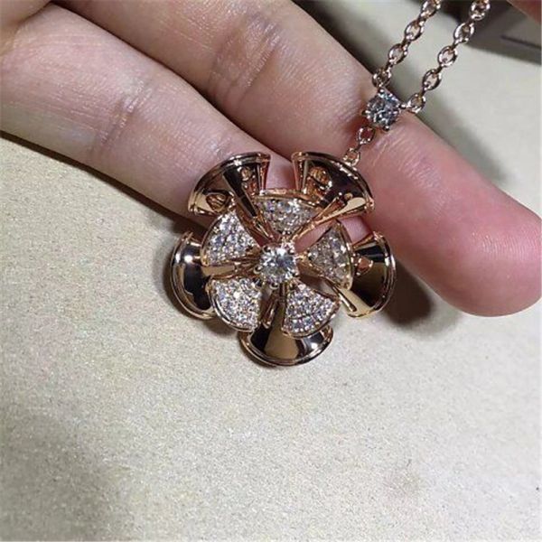 Real low price and high quality jewels B Diamonds Flower Necklace 18k gold Diamonds Diamond material SI H necklace