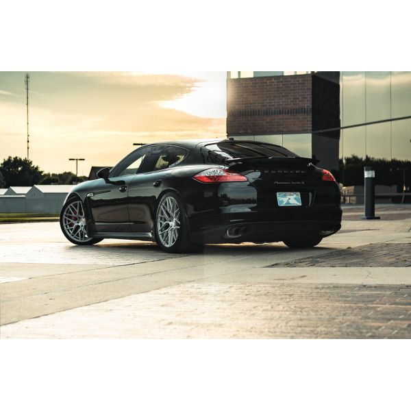 Rohana RFX10 a balayé les roues titaniques