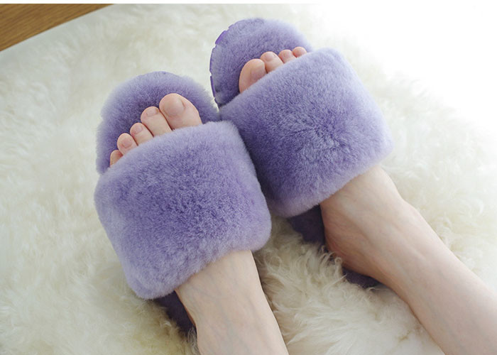 Тапочки Ламбсвоол естественных женщин зимы моды тапочек дома овчины крытые