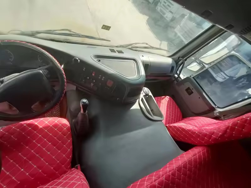 Ручная коробка передач Использованные тягачи для Евро II Евро V с выбросами 6x4 или 8x4 Тип привода