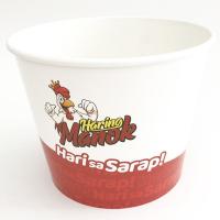 Un seau en papier de poulet frit écologique, 85 oz de banquettes jetables en papier.