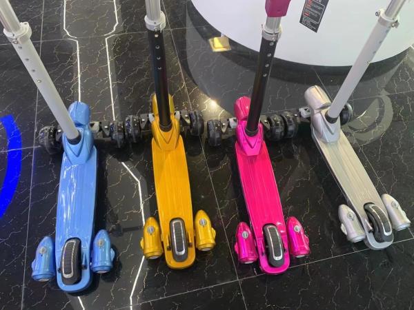Crianças de 3 a 17 anos de idade Scooter de 3 rodas com freio traseiro Alta durabilidade