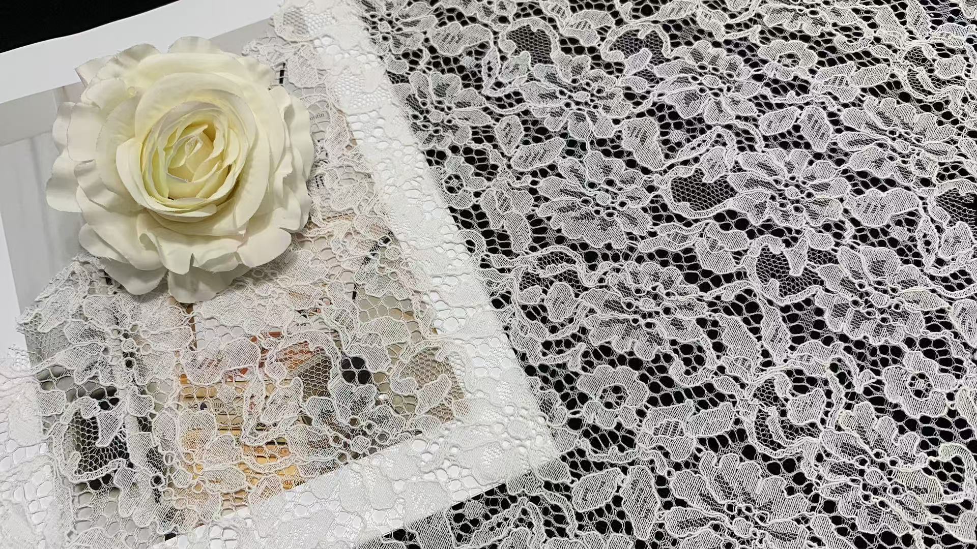 wholesaler Retro Leaf Floral Lace Fabric, Premium Nylon Mesh Lace Material for Women Dress & Apparel Decoration