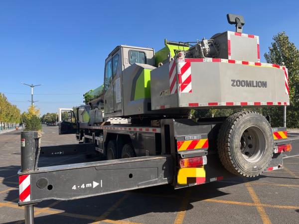 250h Zoomlion Truck Crane 7 Ton Counterweight Zoomlion Truck Mounted Crane