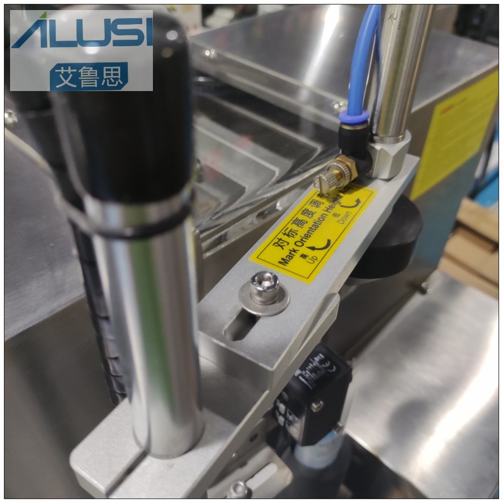 Заполнитель трубки зубной пасты сливк Semi автоматической ультразвуковой пластиковой машины запечатывания трубки косметический