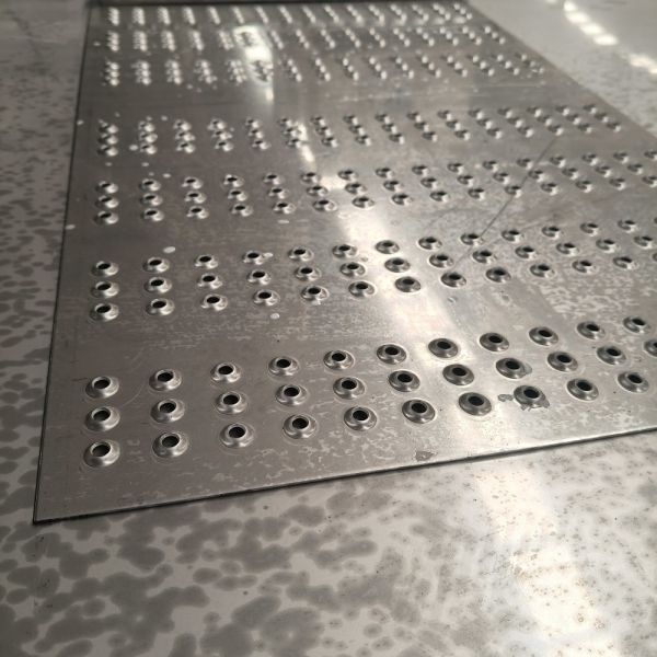 Round Rectangular Hole Shapes Perforated Metal Plate Customized