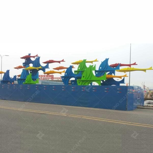 Grande escultura de peixe de aço inoxidável com superfície pintada de azul para decoração exterior