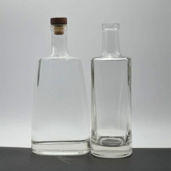 Cork Sealing Type 750ml Glass Empty Bottles for Fancy Liquor in Super Flint Material