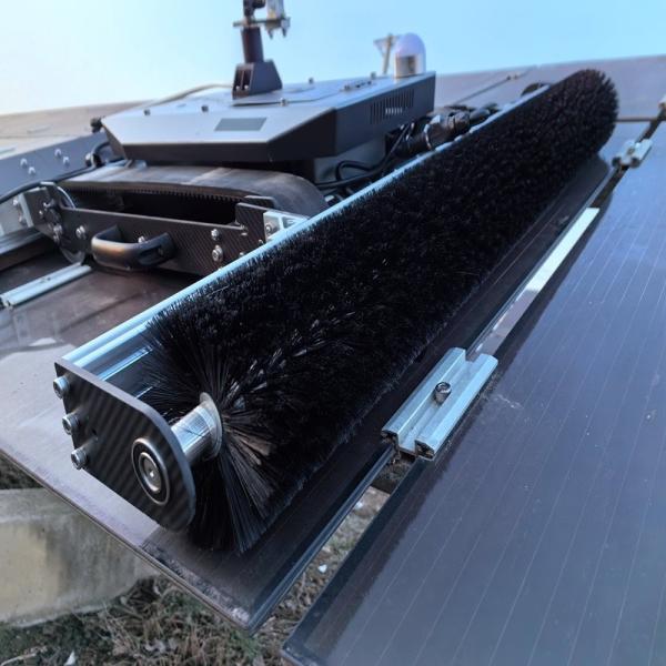 Robô automático de corrida com painel solar de pincel rolante