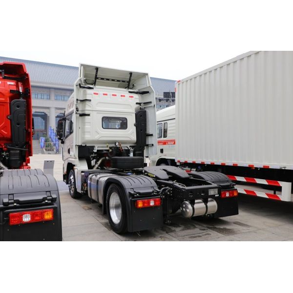 Shacman X3000 Camión tractor Euro 5 con 6 cilindros y 25000 kg de peso bruto del vehículo