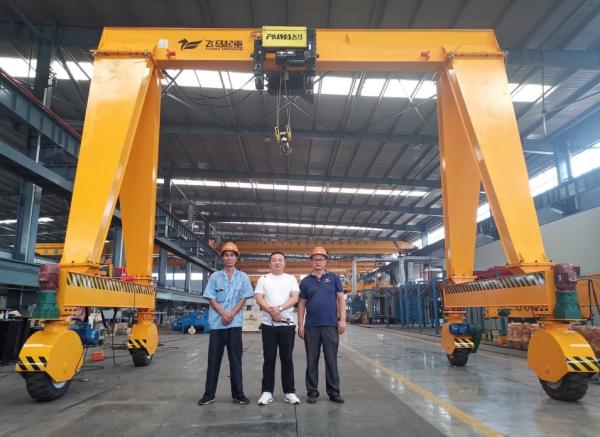 Triangular Legs Rubber Tyred 30t Mobile Gantry Crane For Workshop