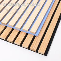 WPC estrió el rasguño anti de los listones de madera acústicos de la parrilla de la pared del panel de pared
