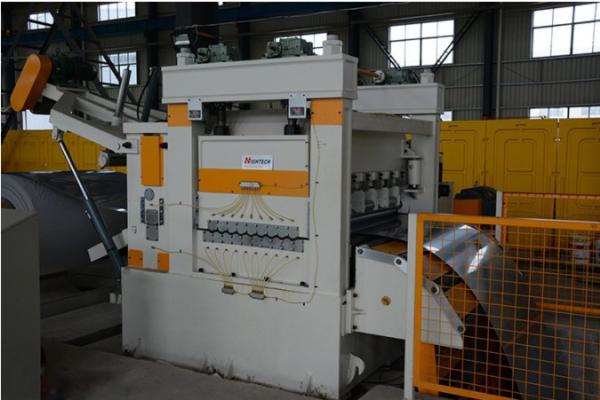 Máquina de corte de aço 220/380/415/440V da bobina da elevada precisão 4x1350mm