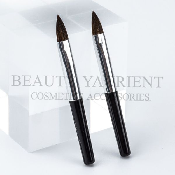 Soft Bristles Disposable Lip Makeup Brush Travel Lip Brush Black Plastic Handle 1.8g