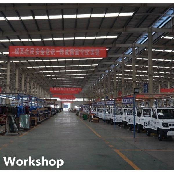 China New Model3 Wheel Gasoline Tricycle 200cc Taxi Moto Bajaj Tuk Rickshaw For Sale Enclosed Cabin Tricycle