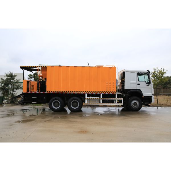 Дорожная микроповерхность асфальт Слюнный герметизатор 5м3 Битумный бак 5,5м3 Водный бак Shacman HOWO