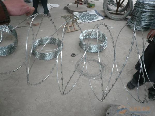 razor barbed wire/CBT-65 razor barbed wire for sale/china wholesale razor wire used for fe
