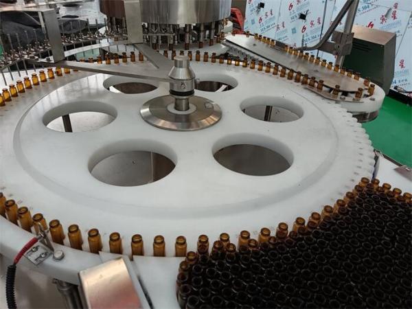 Máquina de enchimento de aço inoxidável 304/316 controlada por PLC 50-200 BPM 0,5% Erro de enchimento