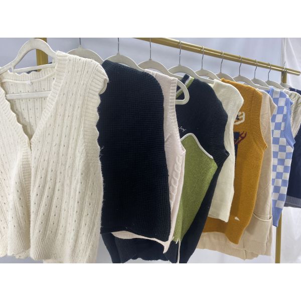 Various Sizes Second Hand Sweaters Vests Polyester Cotton Fashionable Slim Fit