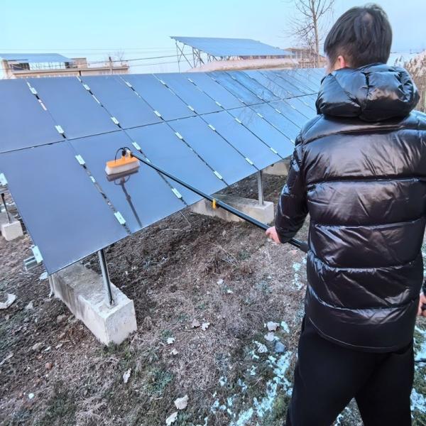 Principe de nettoyage physique personnalisé Wanlv Sunny Solar Panel Cleaner 55 cm de largeur de tête 4,8 M de longueur de la tête