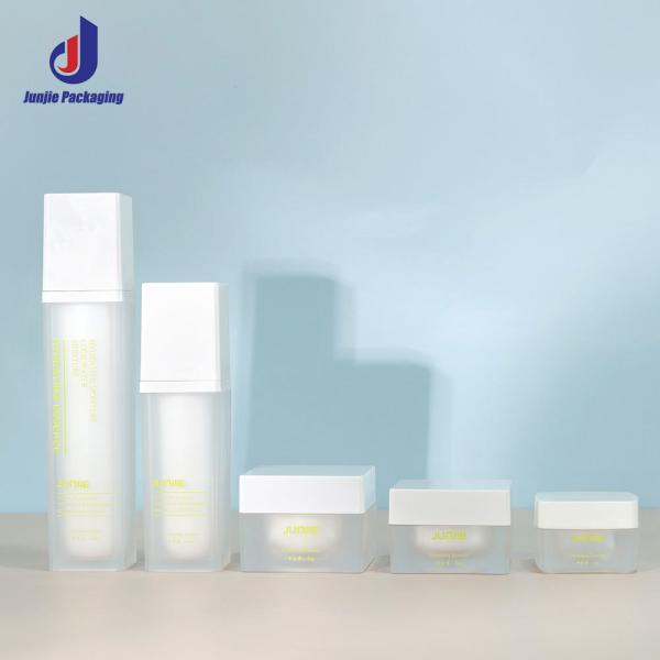 Bouteilles d'acrylique de 120 ml, bouteille d'eau d'essence en plastique vide, bouteille avec capuchon en plastique, accepte l'impression du logo