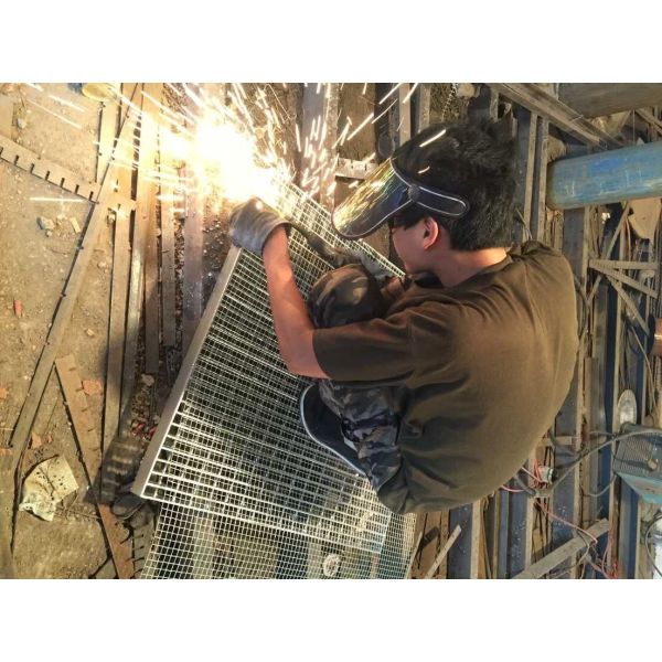 Решетка новой дорожки металла строительных материалов промышленной стальная