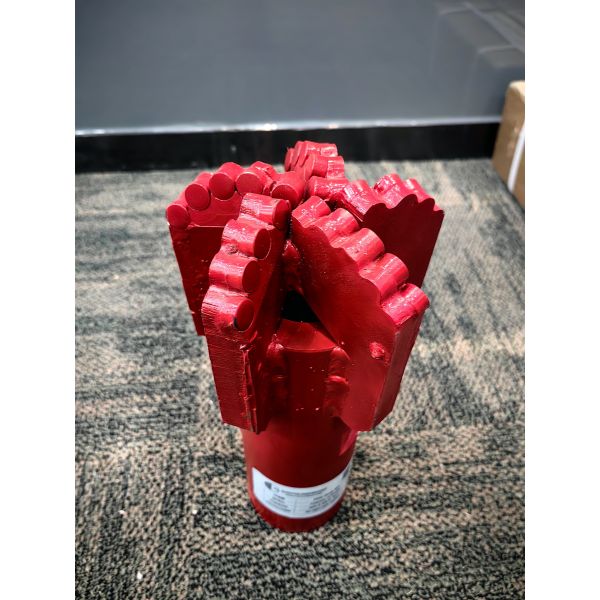 PDC Drag Bit 135mm 5wing 2 3-8API REG Thread PDC Drill Bit para perfuração de poços de água e geotérmica