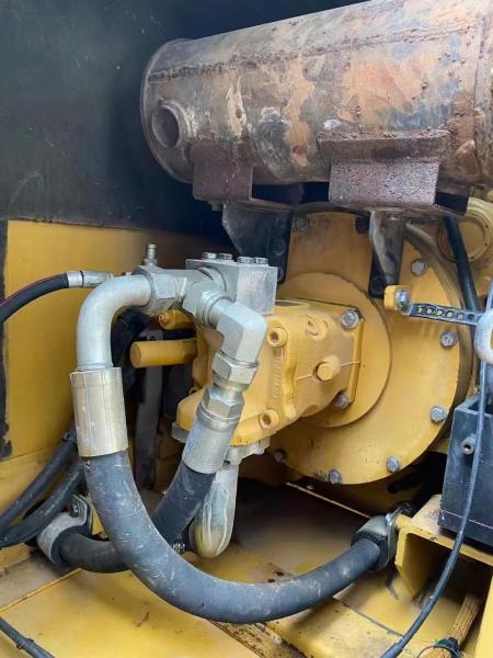 Excavadora  por un buen precio, póngase en contacto conmigo rápidamente para más detalles