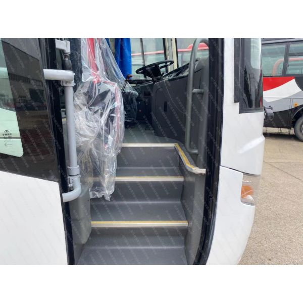 Manual Transmission Type 60 Seats Used Buses in India Yu Tong Luxury Bus AC Equipped