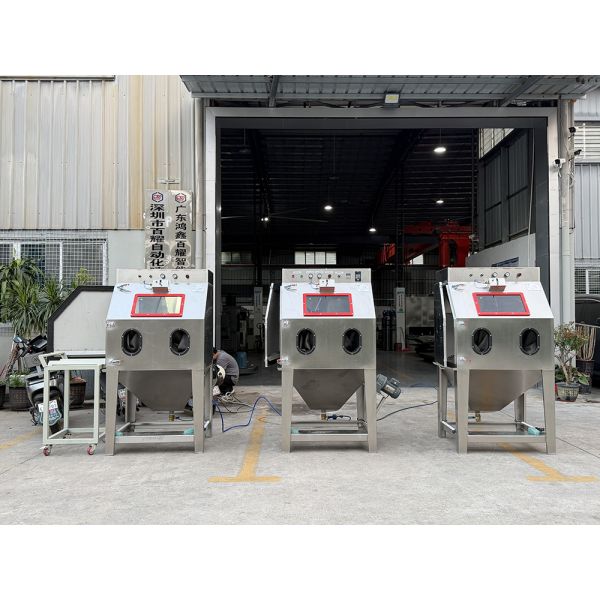 Small Automatic Wet Vapor Blasting Machine For Batch Hardware Parts Processing