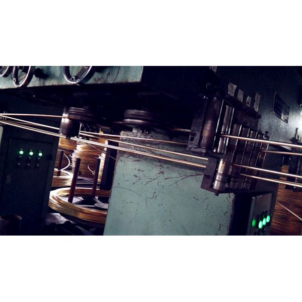 Ф17mm - Ф30mm 運転される真鍮の棒の連続的な足車の手動調節の巻き取り装置の版