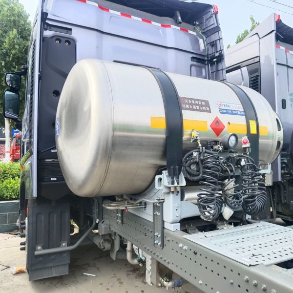 Customized Request HOWO Gas Tractor 840 510HP 6*4/4*2/6*2 Customizable Transport Truck