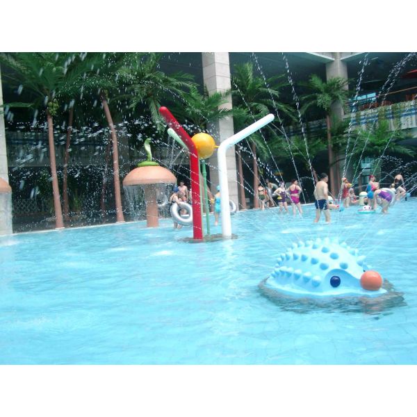 Spray Aqua Park Equipment Hedgehog Shaped Water Playground With Raining