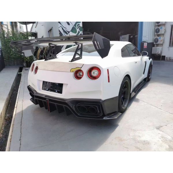 Customized 2022 Nissan Body Kit Front And Rear GTR R35 Car Bumper Covers